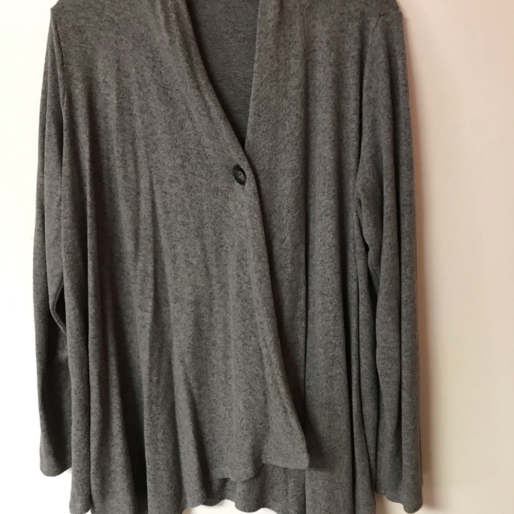 Grey cardigan with button